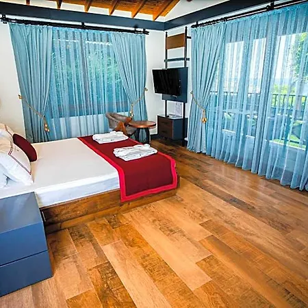 Porto Club Hotel 5*